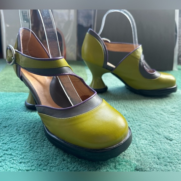 Fluevog NEARLY NEW Mini Elif olive/gray/purple asymmetrical buckle heel - 8.5 - Picture 4 of 16